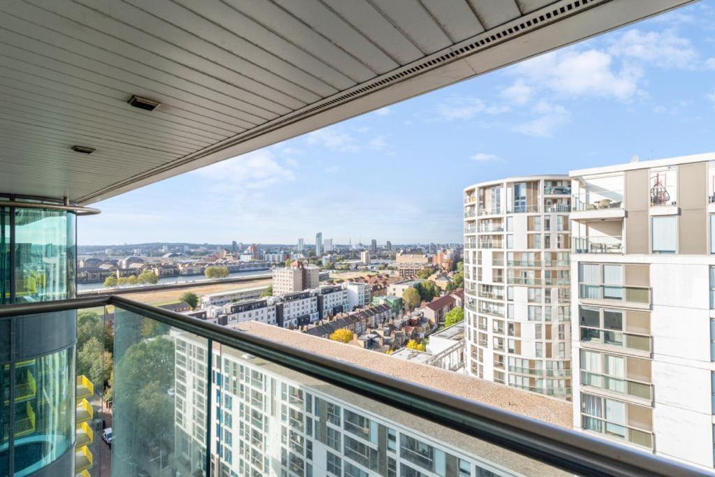 Docklands Cozy View Apartment Londra Dış mekan fotoğraf
